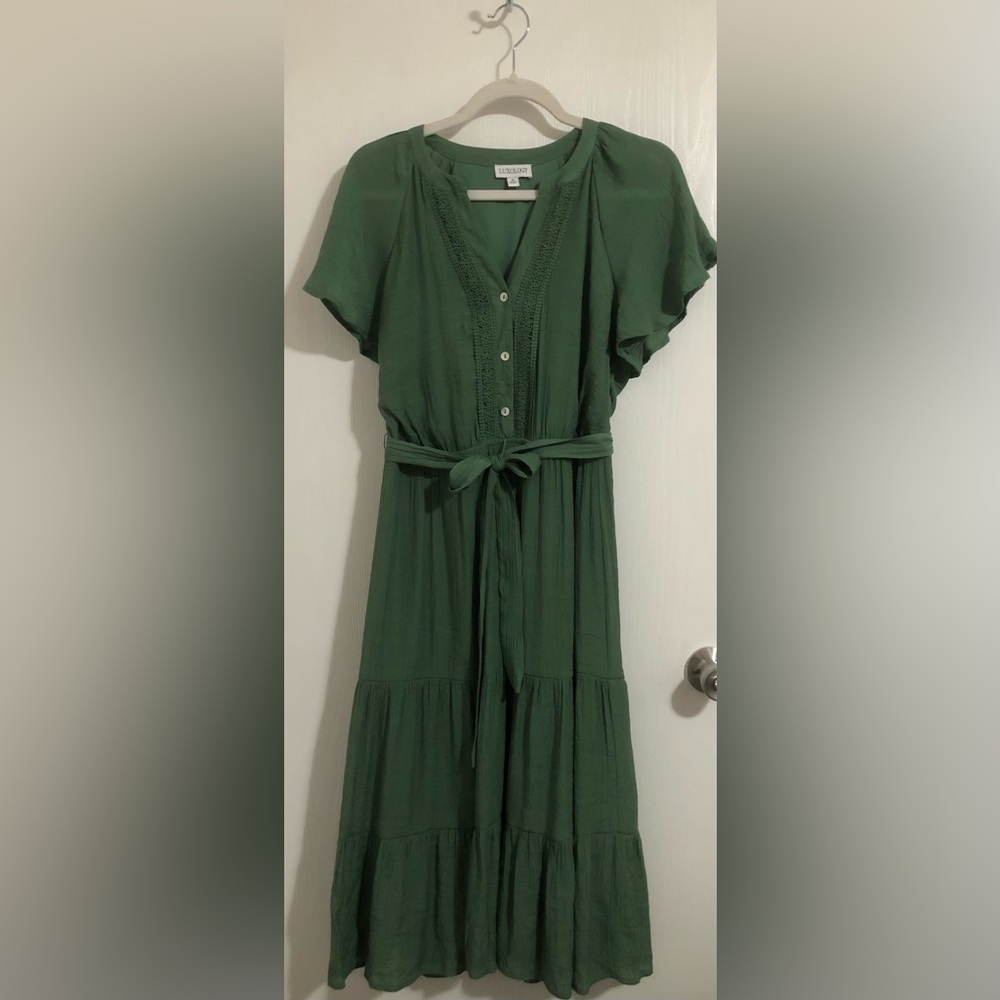 Luxology Green Button-Front Tiered Maxi Dress with Tie
